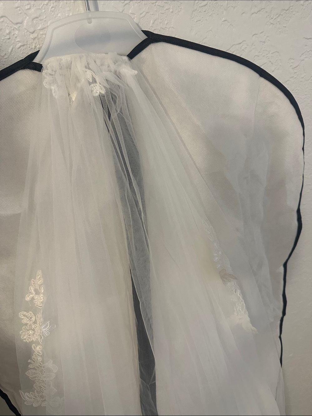 Azazie Bridal Veil in Ivory - Picture 2 of 4